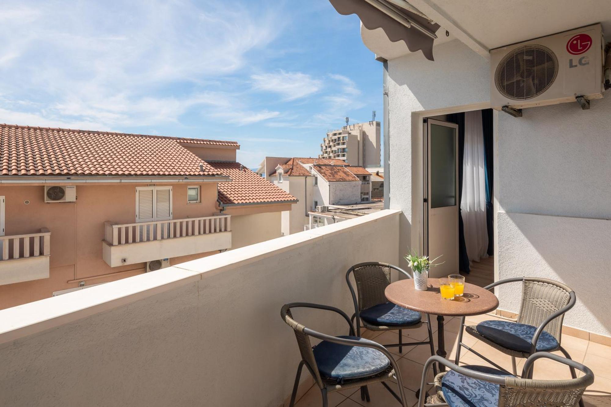 Magnolia Center Apartments Makarska Room photo